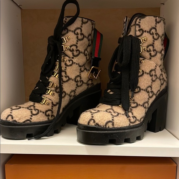 Gucci Women's Beige Lace-Up Boots - Picture 2 of 7